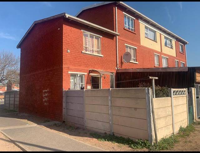 2 BEDROOM HOUSE FOR SALE IN WOODLANDS